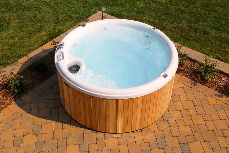 1307_Nordic_Hot_tubs_leisurecraft_europe_impulse_DP_classic_model_red_cedar_spa_whirlpool.25181ccd9a37c1410e535b0f0bdbb4c2