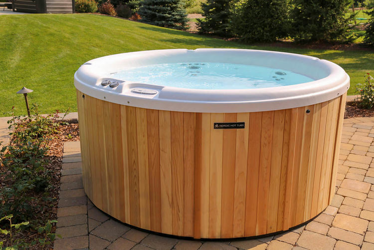 1309_Nordic_Hot_tubs_leisurecraft_europe_impulse_DP_classic_model_red_cedar_hottub.25181ccd9a37c1410e535b0f0bdbb4c2