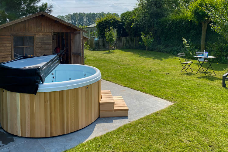 1314_Nordic_Hottub_Red_Cedar_jacuzzi_Leisurecraft_Europe_impulse_DP.25181ccd9a37c1410e535b0f0bdbb4c2