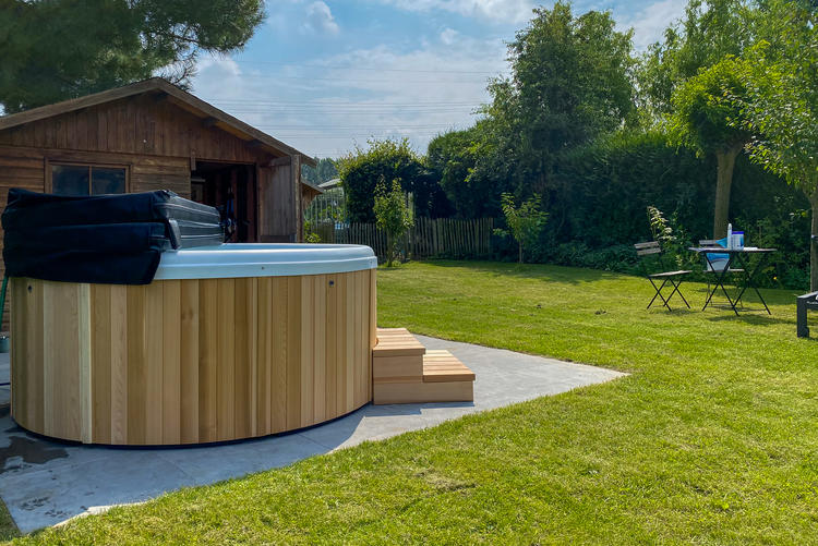 1316_Nordic_Hot_tubs_Red_Cedar_jacuzzi_Leisurecraft_Europe_impulse_DP.25181ccd9a37c1410e535b0f0bdbb4c2